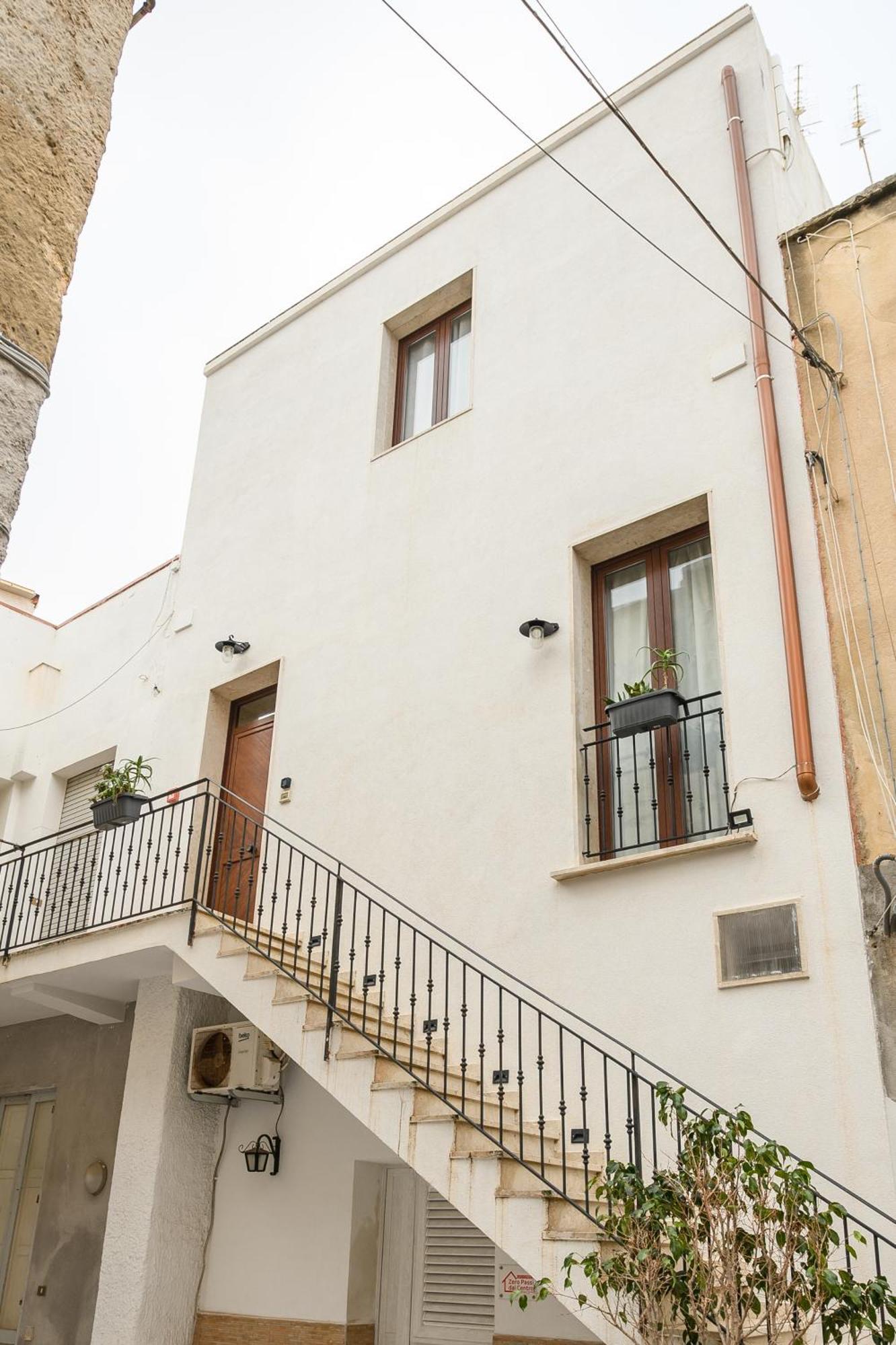 Il Cortile Degli Artisti Bed & Breakfast Марсала Екстериор снимка